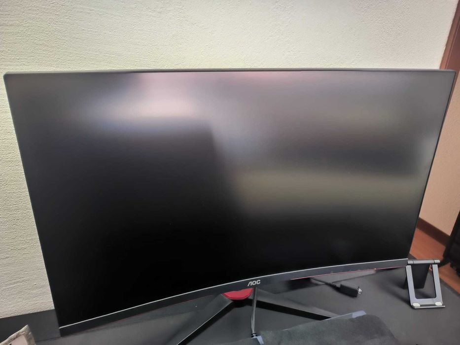 Monitor gaming AOC 27" FHD - Excelente estado