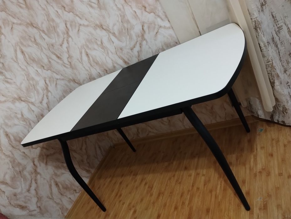 Стіл розкладний новий