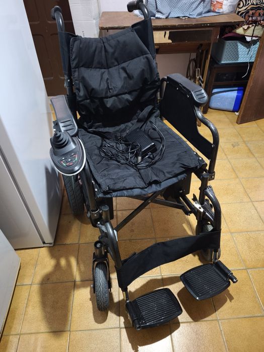 Cadeira de rodas elétrica