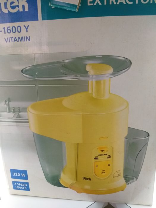 Соковыжималка Vitek-1600 VITAMIN