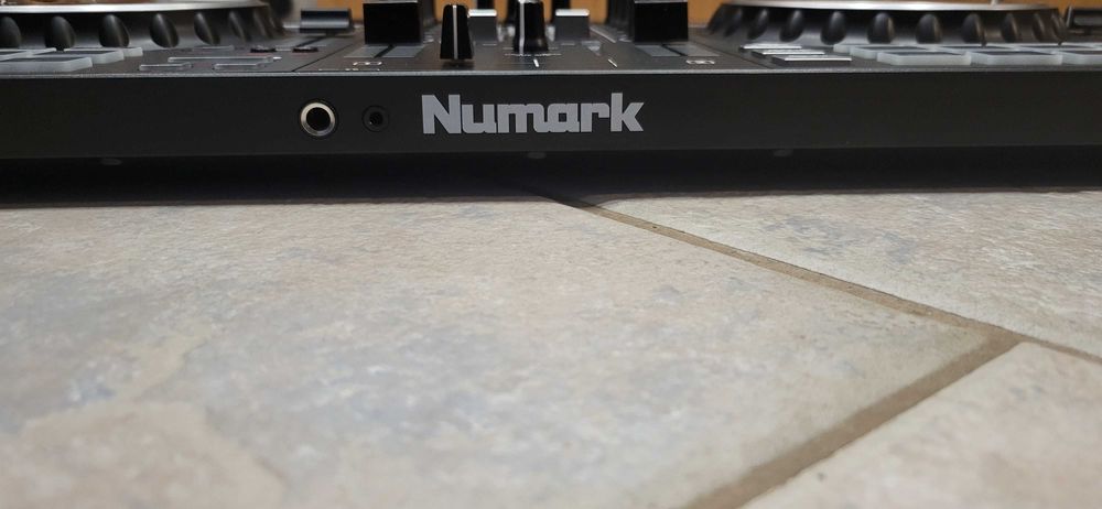 Numark Mixtrack Pro FX kontroler DJ, konsola DJ