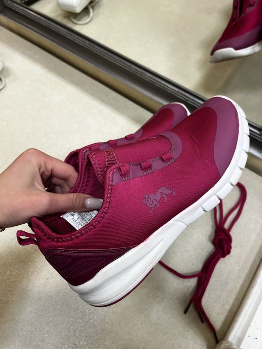 Продам кроссовки