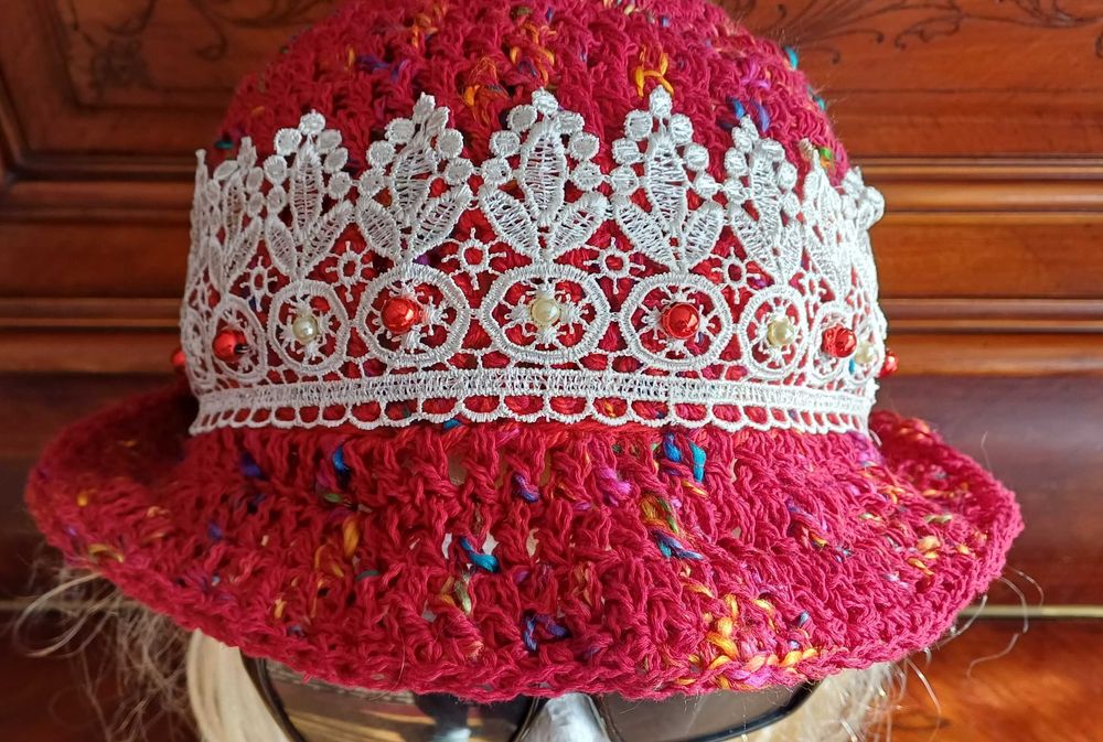 Szydełkowy kapelusik wiosenno-jesienny dla pań