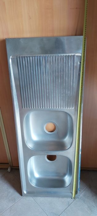 Lava loiça e banca em inox.