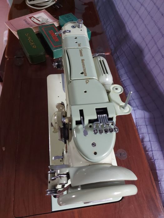 Máquina de costura Singer 319K