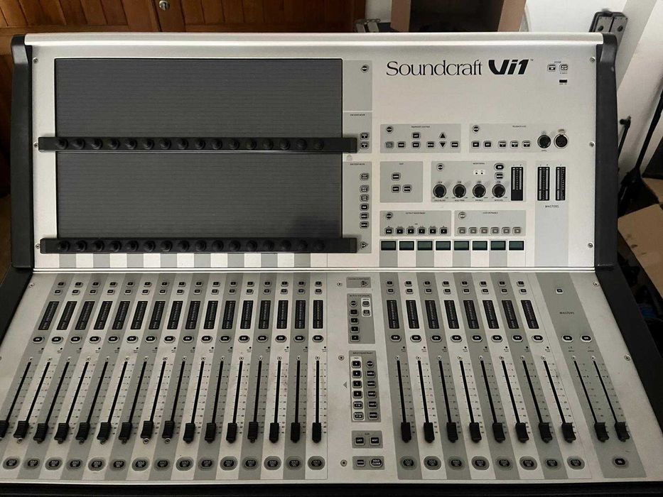KIT SoundCraft VI1 + CSB 32/8/4