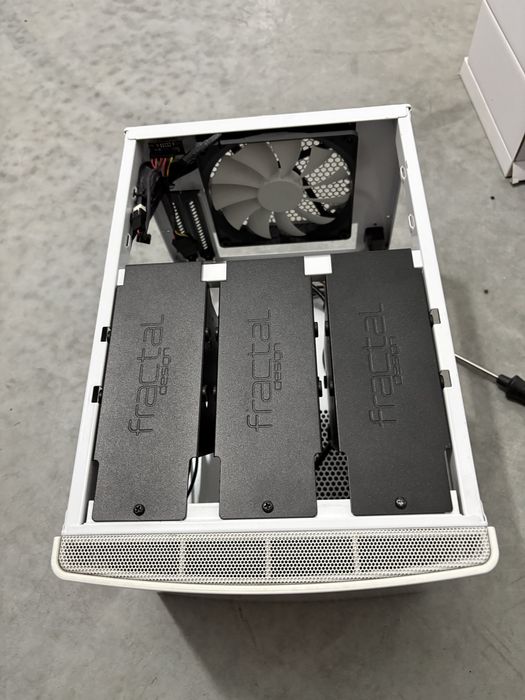 Caixa ITX Fractal Node 304
