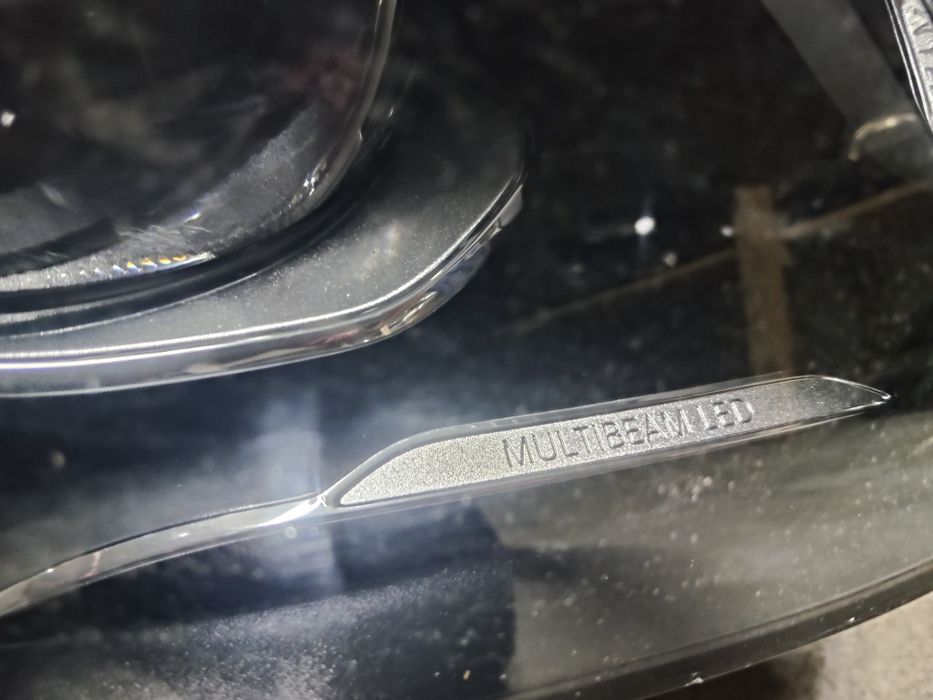 Farol direito Mercedes w213