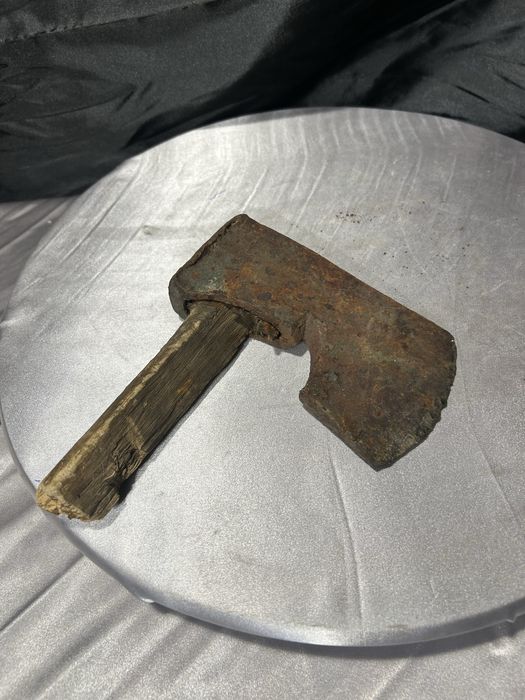 Stara siekiera ciesielska – antyk z Norwegii – unikat kolekcjonerski