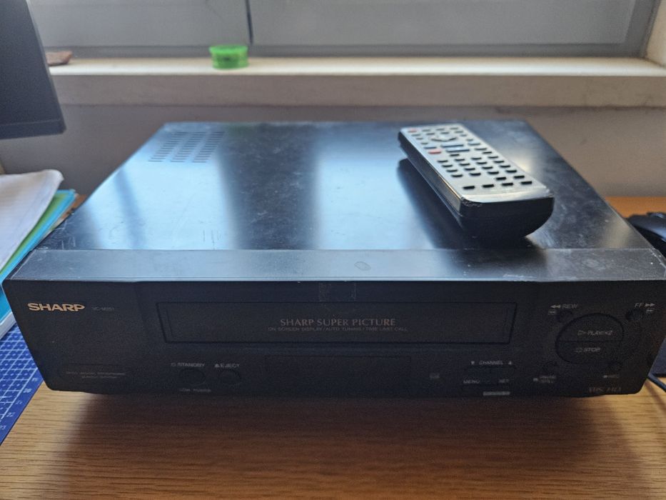 Leitor e Gravador VHS Sharp VC-M251