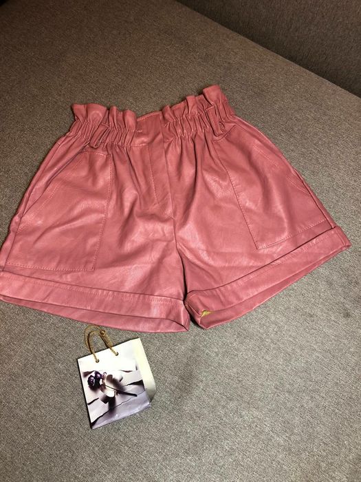 Шорти  шкіряні жіночі пудрові