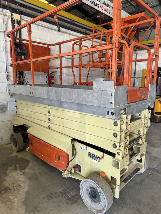 Plataforma Elevatória "tesoura" elétrica 10mt usada
