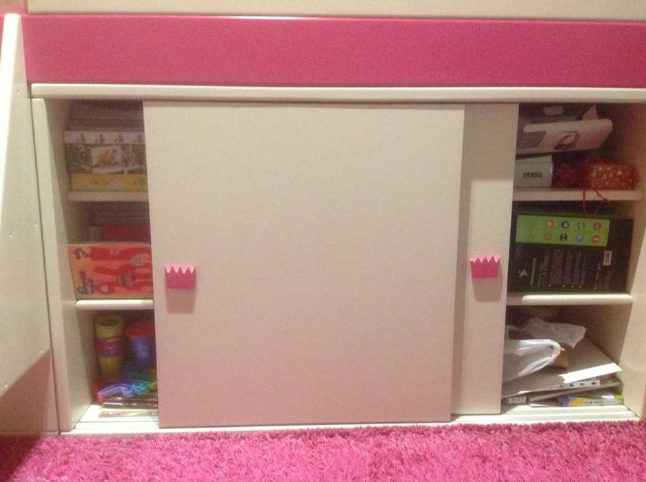 Cama de menina com armário e colchão