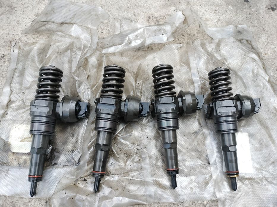 Pompowtryskiwacz komplet pompowtryskiwaczy 1.9 TDI 130KM Audi Skoda VW
