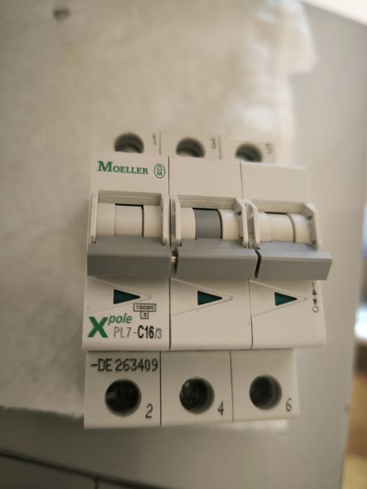 Выключатель автоматический  Moeller (Eaton) PL7-C16/3