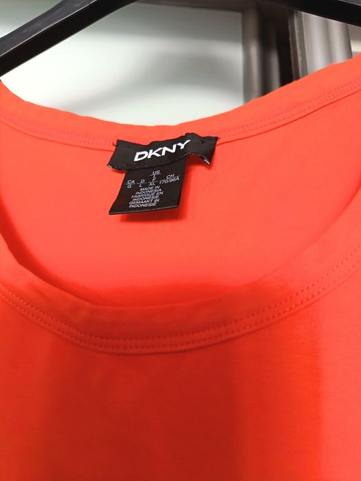 Krótka oryginalna sukienka DKNY