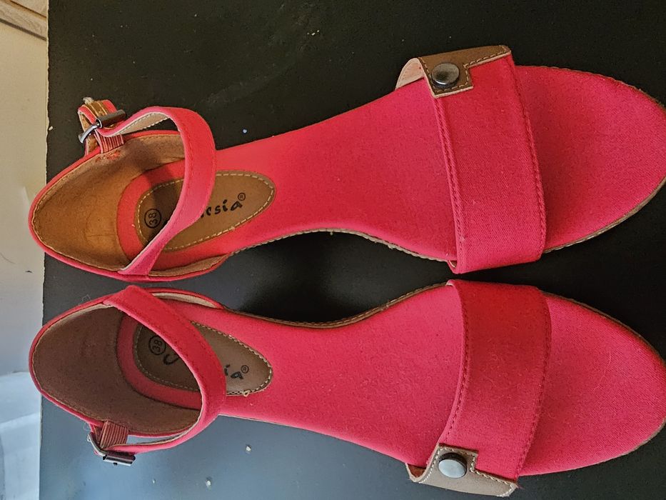 Czerwone sandały