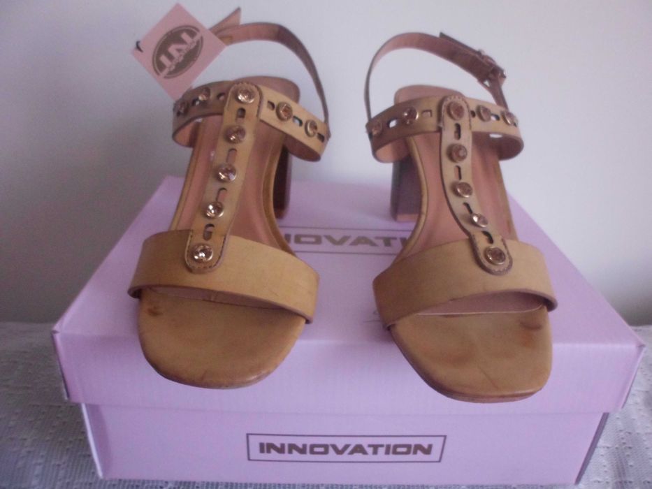 sandálias de senhora novas cor amarelo torrado