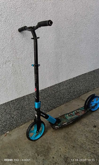 Продам 2 самокати в різному стані: Дорослий самокат Razor, дитячий Revival