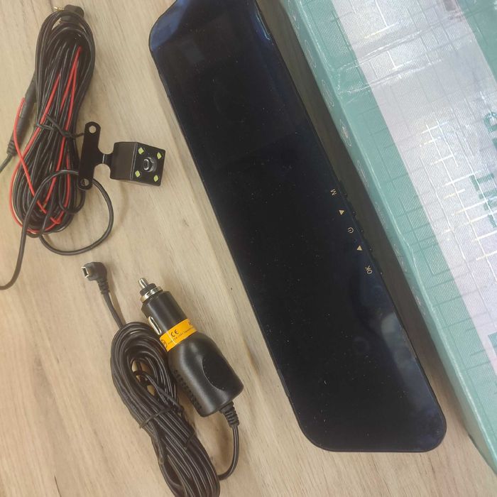 Зеркало видеорегистратор с камерой заднего вида