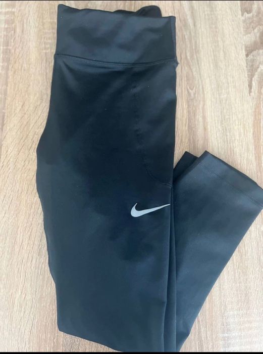 Спортивні легінси Nike
