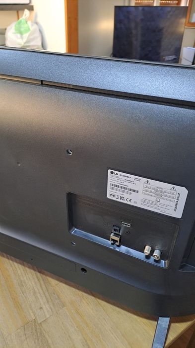 LG Smart TV 32” (80cm) – Como Nova + Caixa