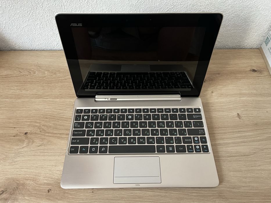 планшет-трансформер серії ASUS Transformer Pad (зокрема, популярні моделі Asus Transformer Prime TF201