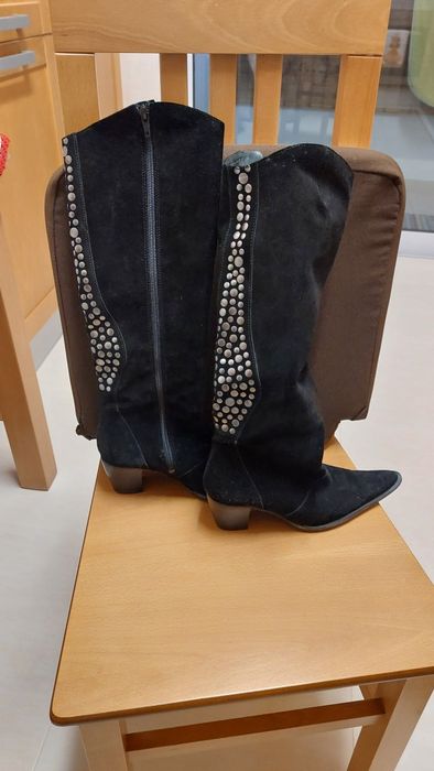 Botas de camurça cano alto N° 36