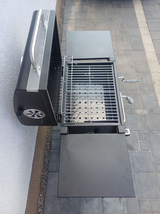 Grill ogrodowy węglowy