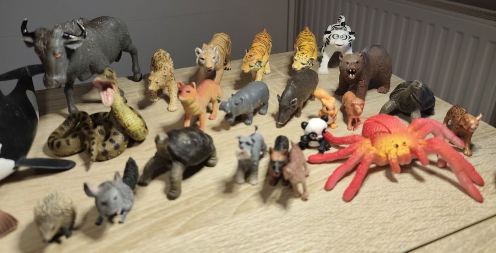 Figurki dinozaury zwierzęta ok 41 szt.