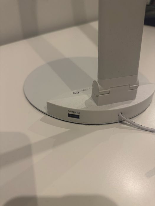 Candeeiro branco para secretária