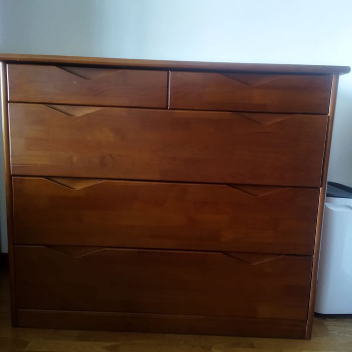 Conjunto 3 móveis em madeira maciça (secretária + sofá-cama + cómoda)