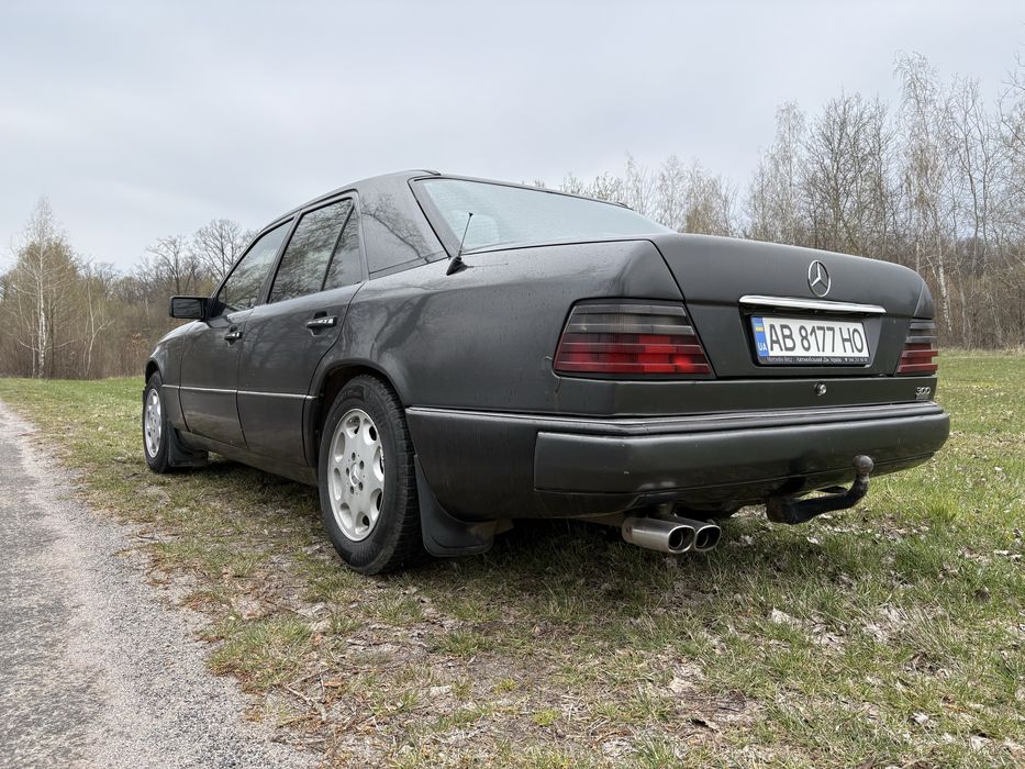 Mercedes-Benz E-Class 1990