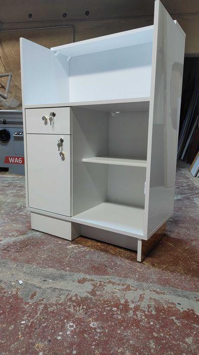 Konsola do salonu biurko recepcja