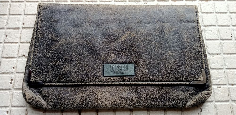 Клатч Diesel в стиле гранж из коллекции Loverdose.