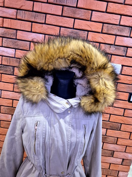 Beżowa kurtka zimowa parka