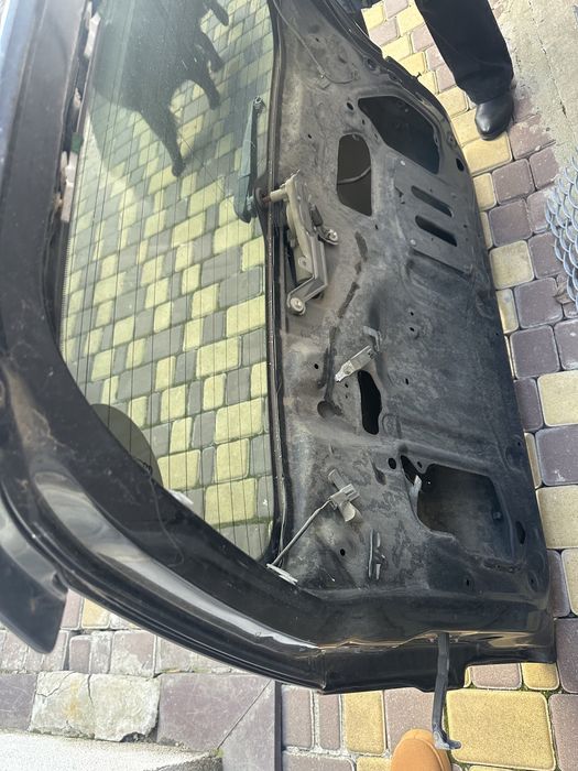 Крышка багажника  toyota rav4 2011