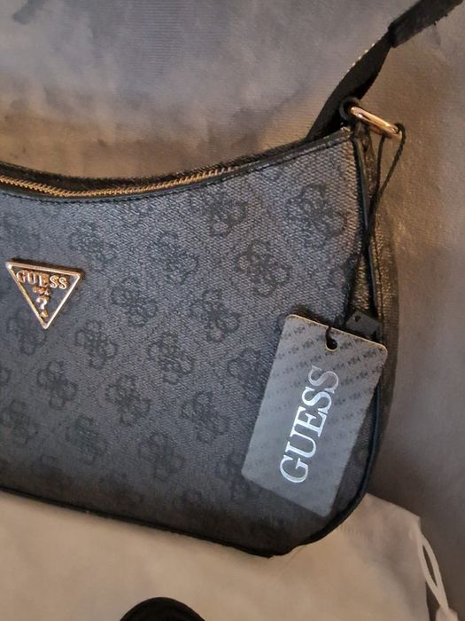 Mala da guess preta e dourada