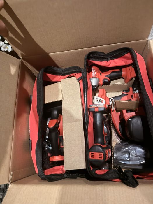Milwaukee M18 8 Narzędzi Brushless + 3 Akumulatory + Ładowarka NOWY USA