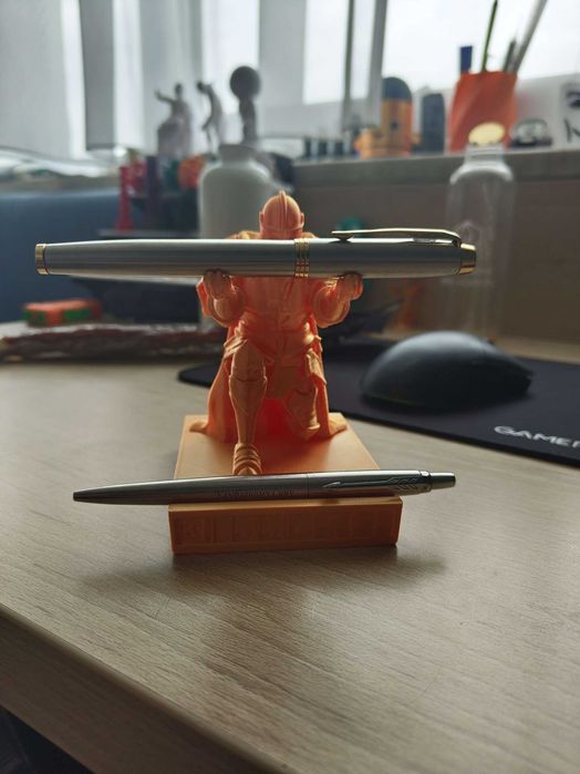 Uchwyt na długopis w kształcie rycerza