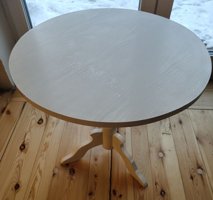 Stolik biały okrągły na 3 nóżkach