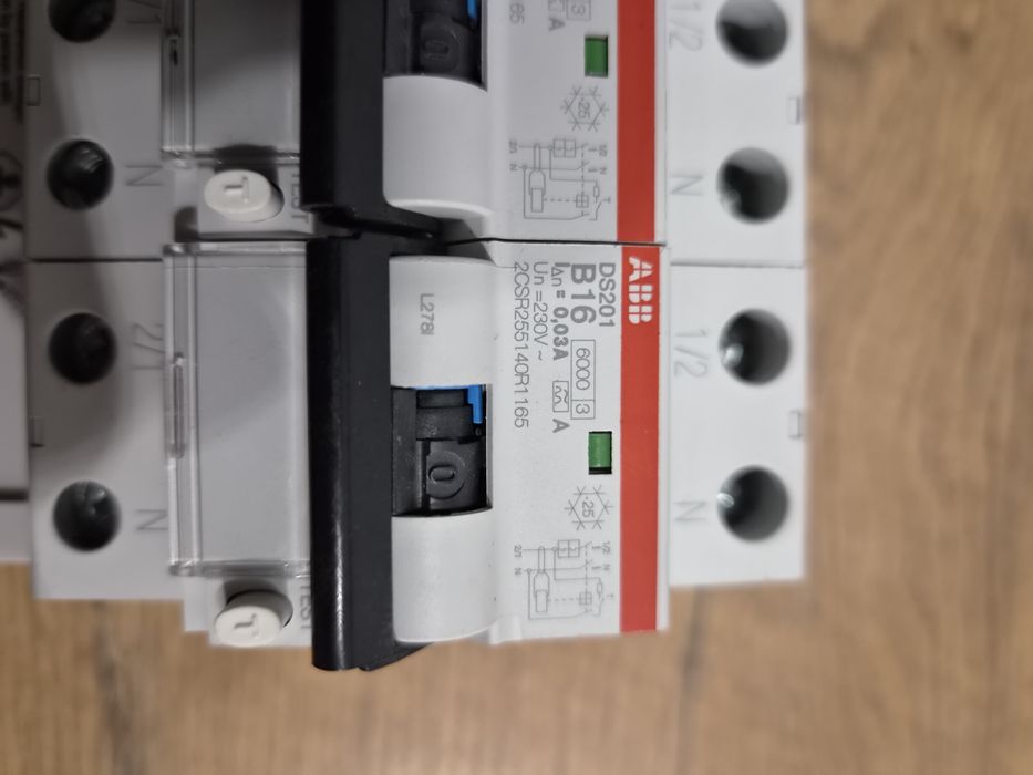 ABB Wyłącznik Różnicowo Prądowy B16 Bezpiecznik