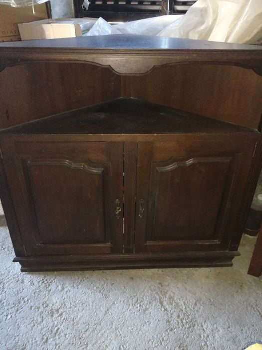 Móvel de canto triangular