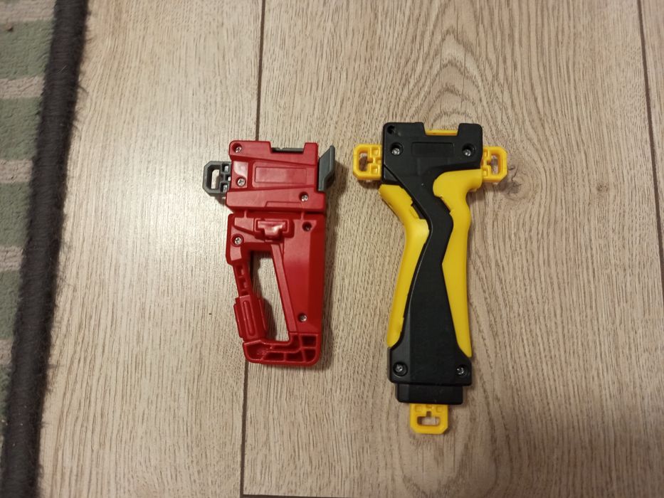 Бейблейд,Деталі та Бейблейди оригінальні , в чудовому стані.ОПИС!!