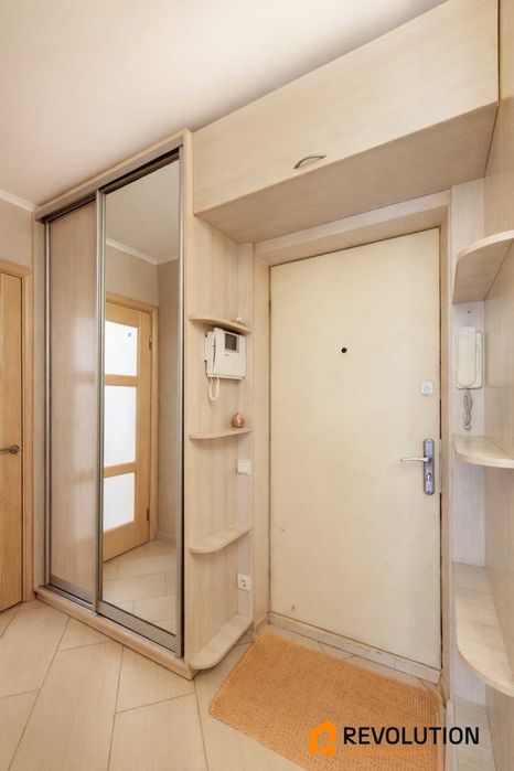 Без% Р.Шухевича 26в 2к з ремонтом, чудовий стан !