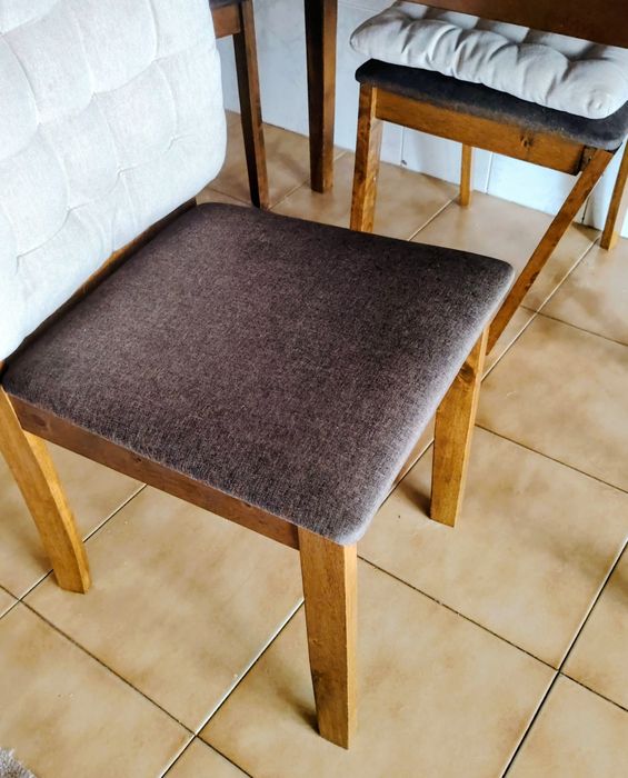 Mesa com 4 cadeiras Madeira