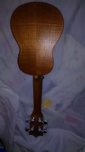 Ukulele soprano eléctrico