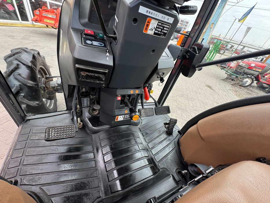Японський трактор KUBOTA KL 430 + фреза 180 СМ!!!, гідропідсилювач,КАБІНА З КОНДИЦІОНЕРОМ ТА ПІЧКОЮ.