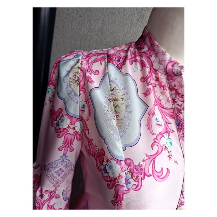 L biust 51,5x2 Różowa sukienka koszulowa maxi w orientalny paisley