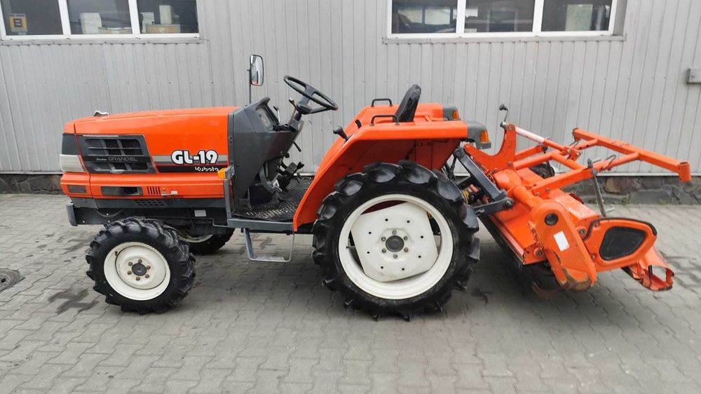 Japoński traktorek Kubota GL19 z glebogryzarką 4x4 Rewers 19 KM